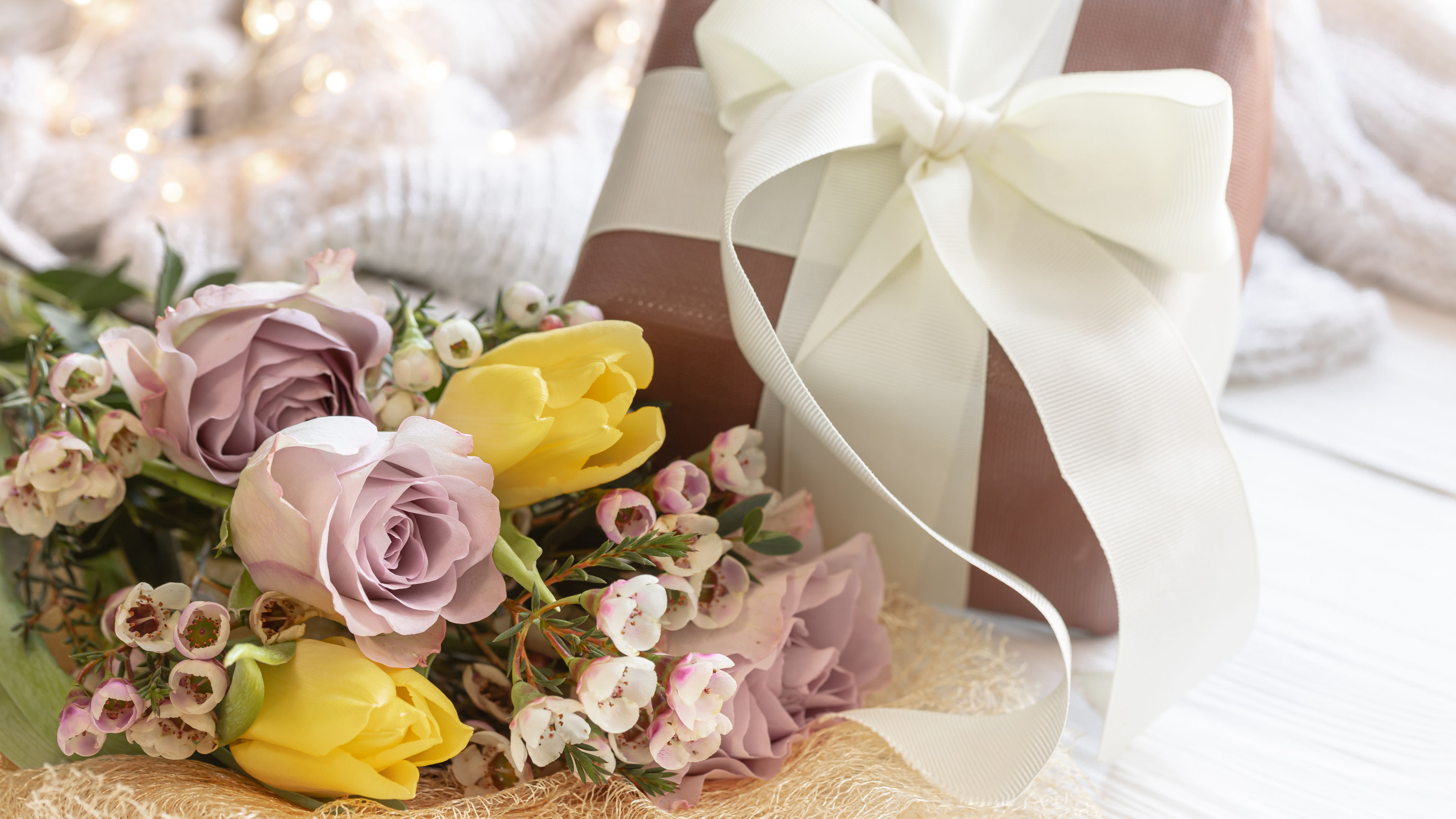 Spring flowers and gifts 