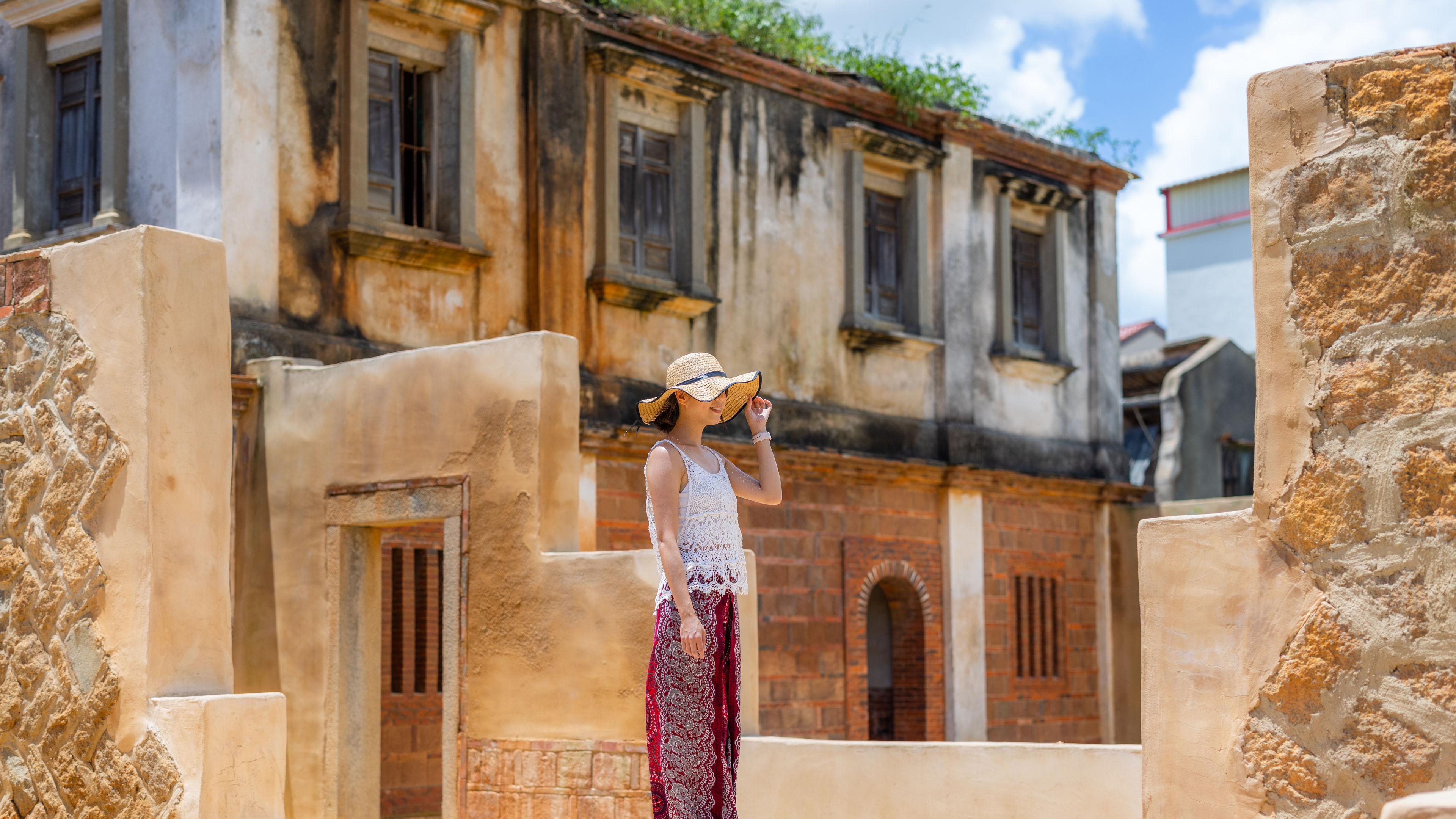 Woman visit Shamei old street 