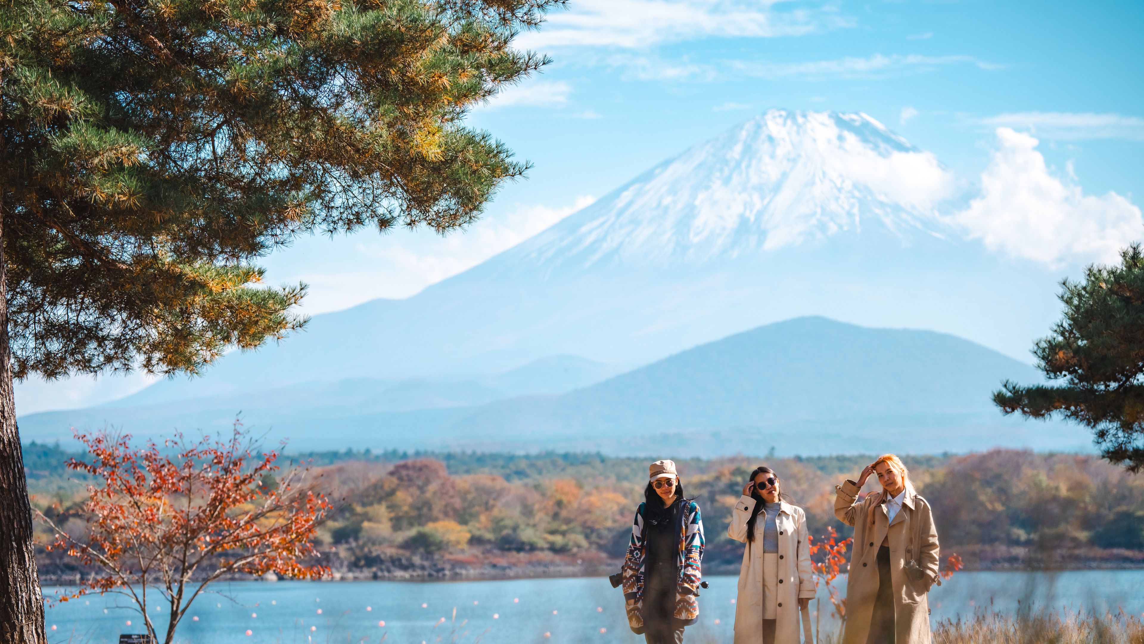 Happy tourist traveler woman or man enjoying on lake kawaguchiko with mount fuji